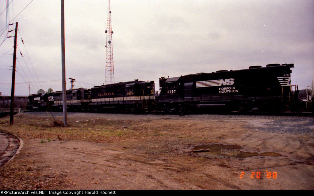 NS 2797 is the last of 4 locos headed northbound